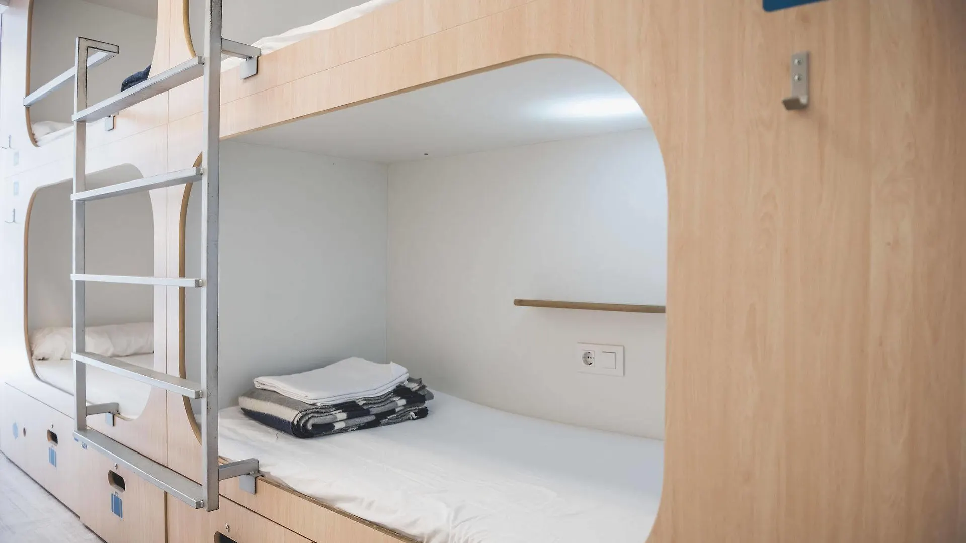Rocket Hostels Gracia Barcelona 0*,